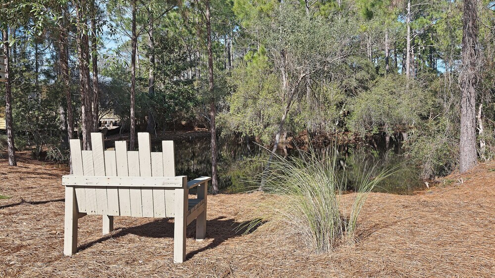 Charming Beach Cottage, 2 Pools and Tennis Access + Free Attraction Tickets!