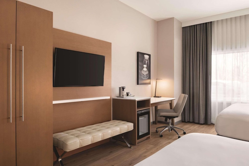 Green Bay Vacations - Oneida Casino Hotel - Property Image 38