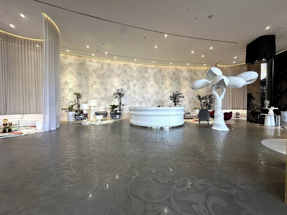 Luxury apt in Panama City 2 Rooms 3 Baths & Office