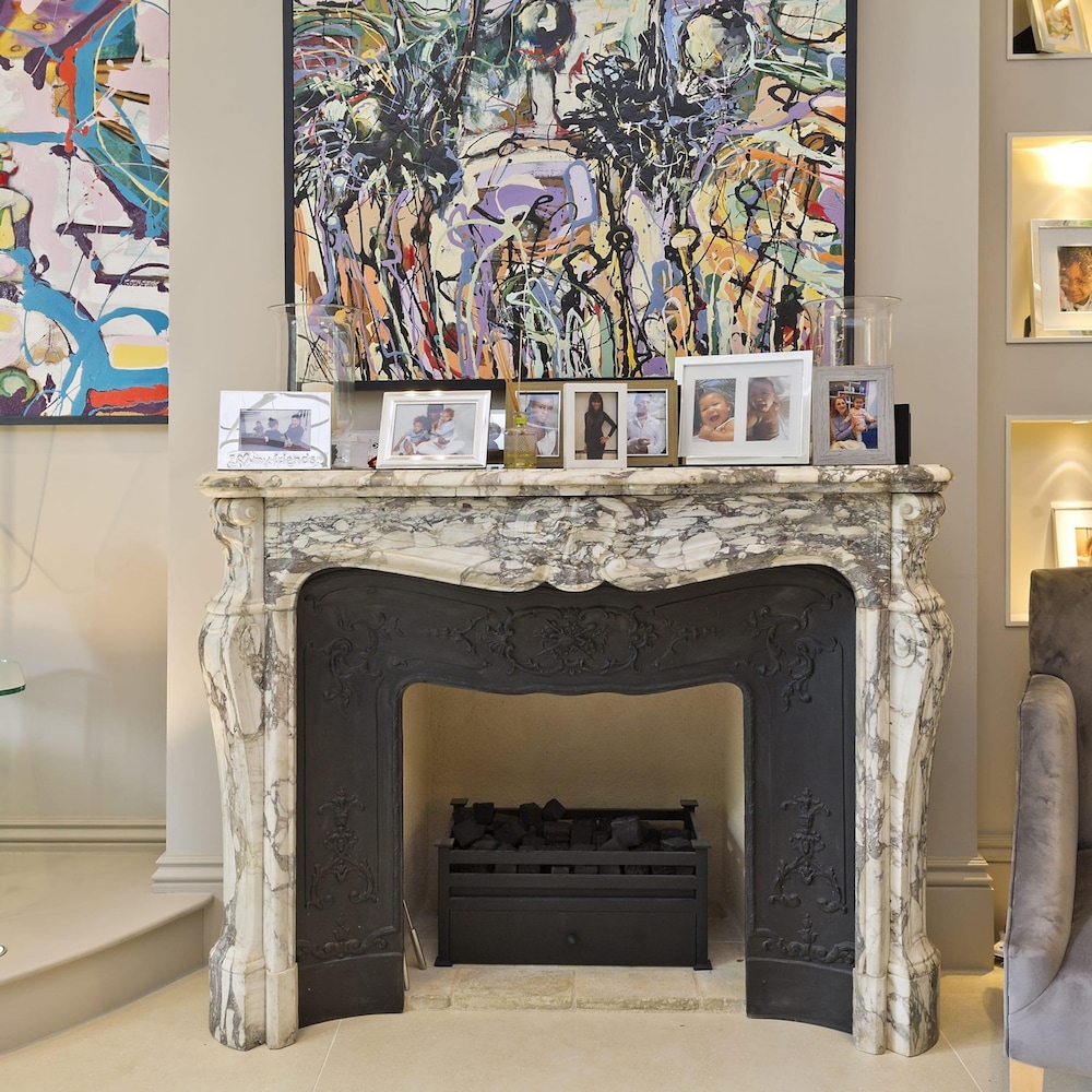 Astounding 7bed Notting Hill Family Home w Private Garden Games Room Parking