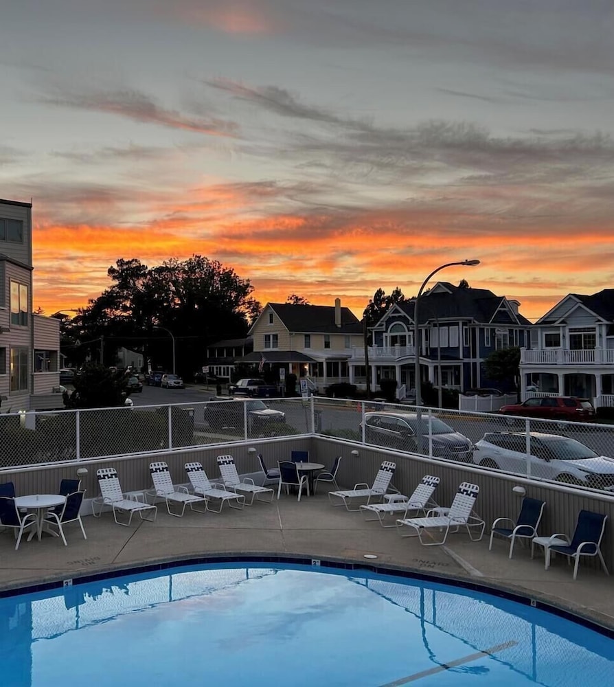 Mariners Court 104