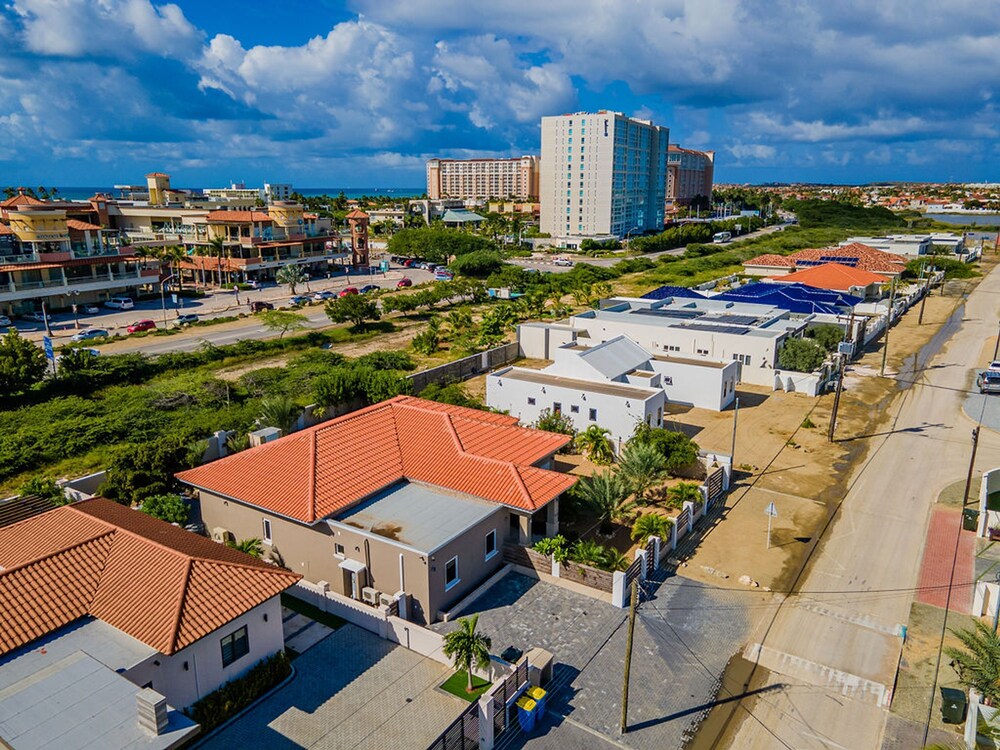 Amazing 4BR 3BA Villa Palm Beach w NEW Pool