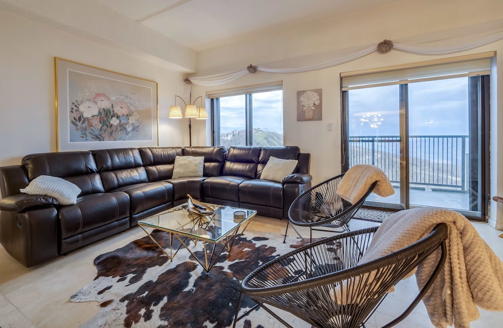 Uhost AI 2BR Condo w Balcony Great Views
