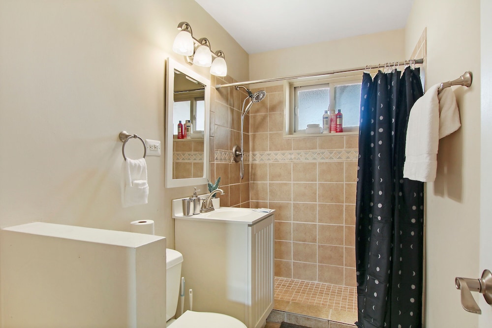 Sunny 1BR Apt in Suburb - Salem 3C rep