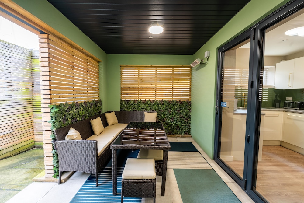 Aaron Wise - 62 Plantagenet Street