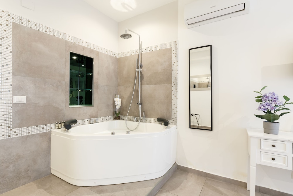 Aeterna Suites Collection
