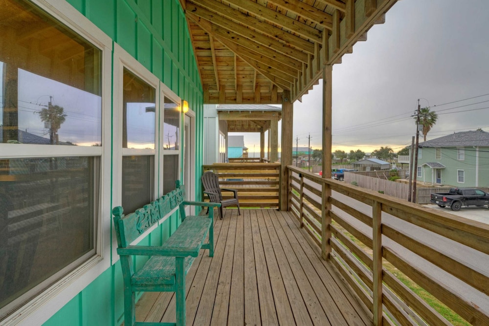 Sleeps 28 2 Homes w/ Boat Dock & Waterfront Pool Laguna Village Haven