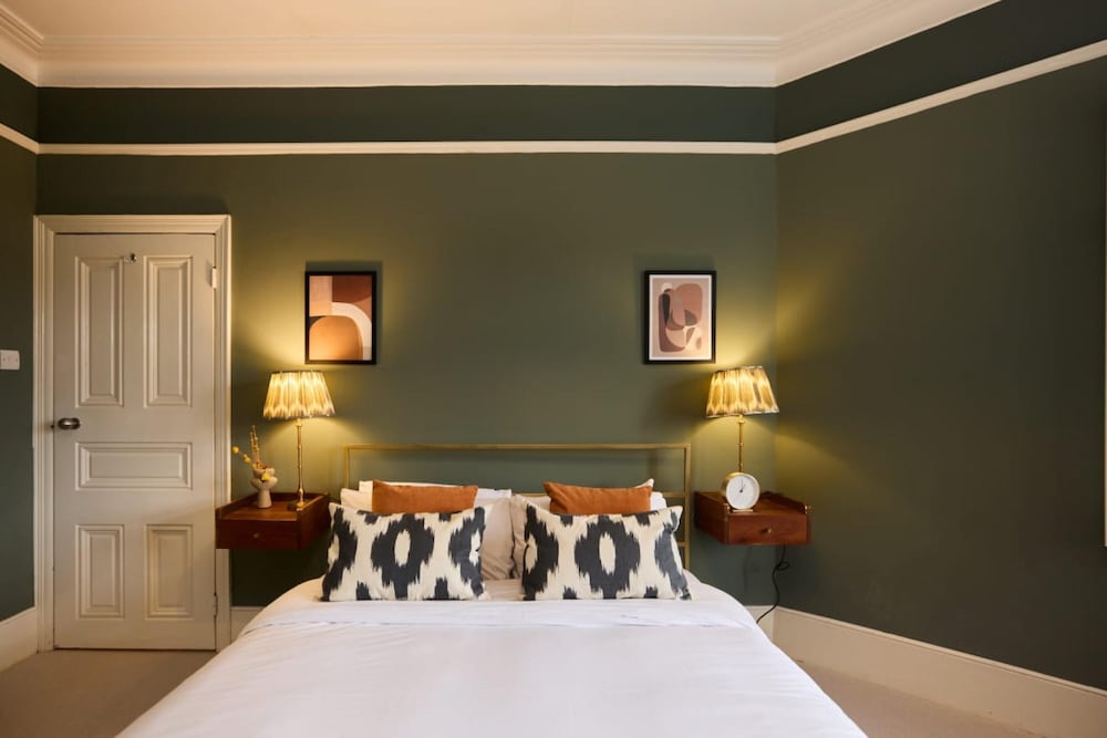 The Cranley Gardens Escape - Spacious 2bdr Flat