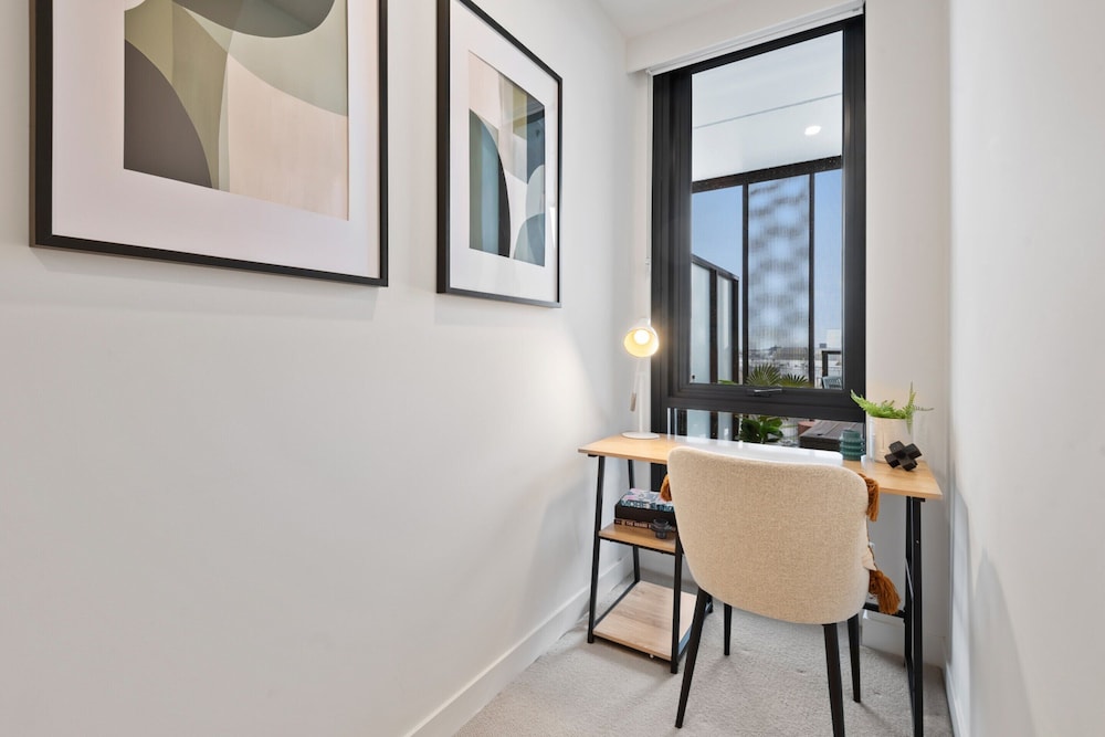 Contemporary 2-bed Haven With Swimming Pool