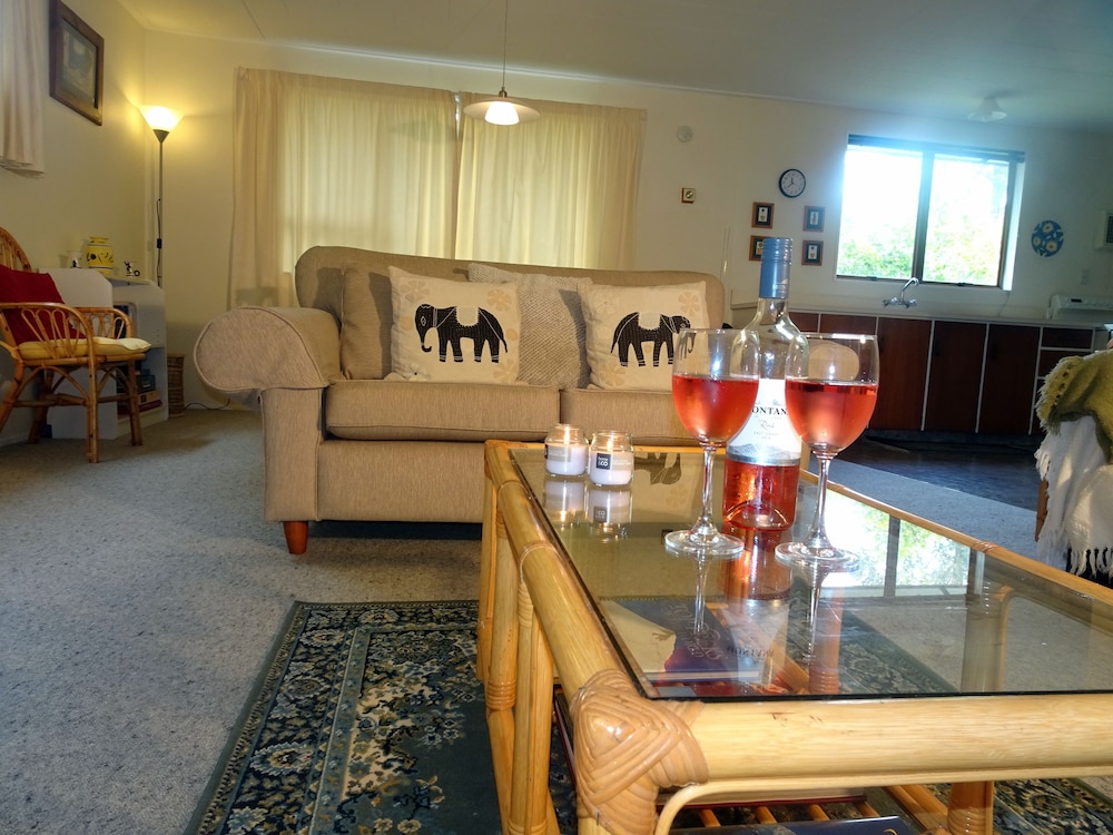 Smokebush Cottage with WIFI