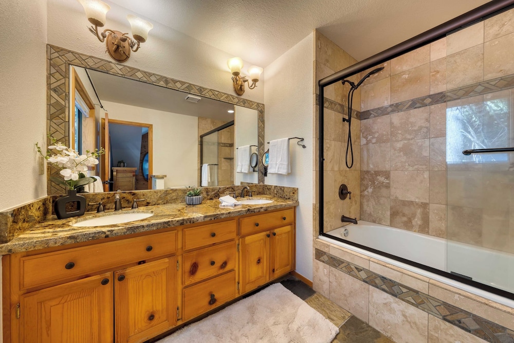 Cozy Escape w/ Hot Tub + Deck & Access to Tahoe Donner & Skiing Alpenglow Chalet by Avantstay