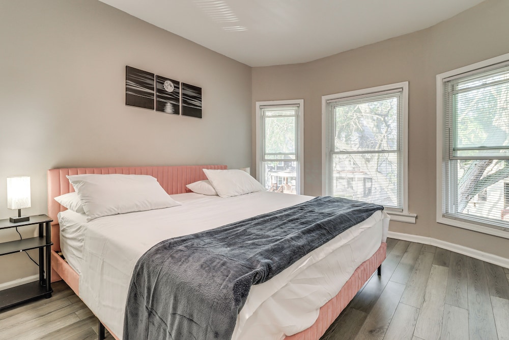 3 Mi to Dtwn Detroit: Spacious Home w/ Yard!