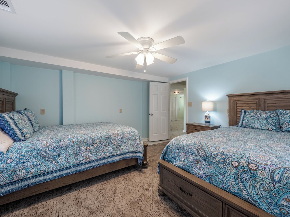 Bear's Den by Topsail Realty
