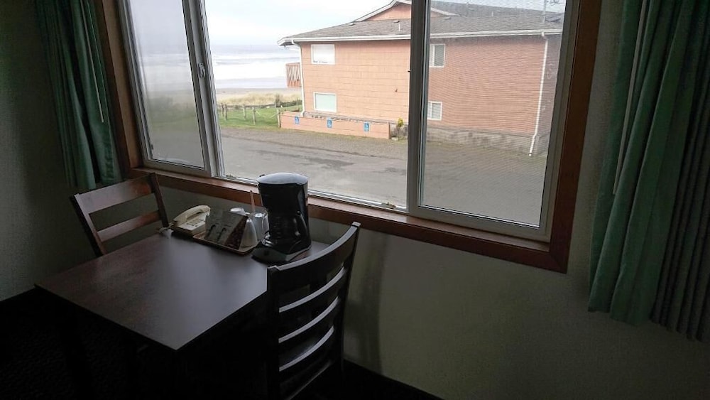 Silver Sands Motel