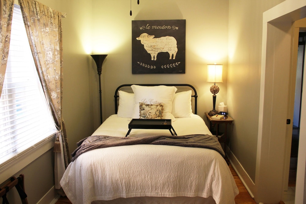 Boonville Luxury Lodging view 5