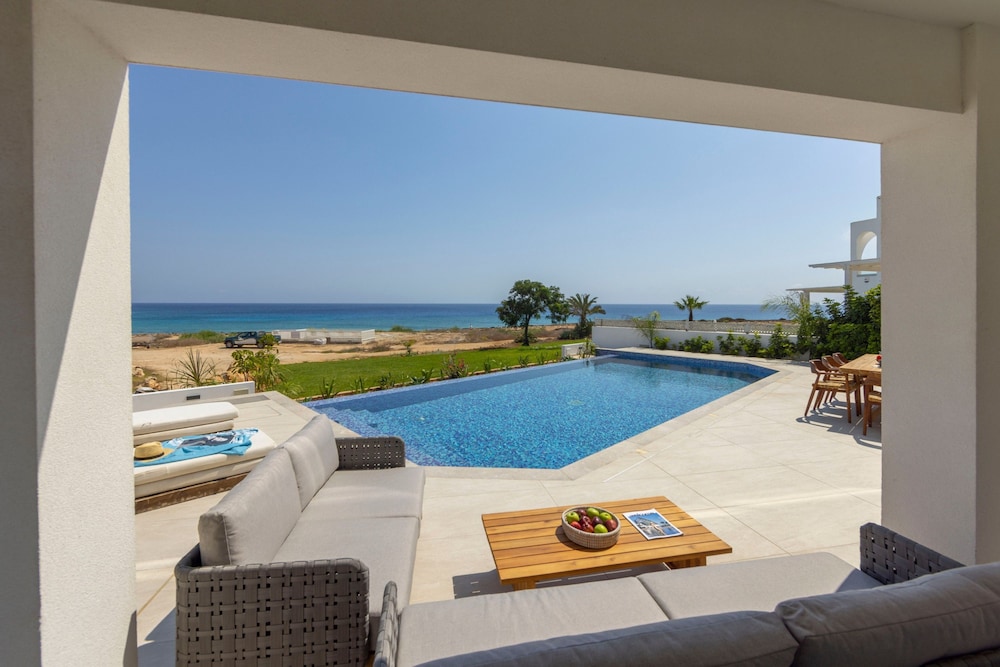 Protaras Beachfront Villla Mimosa