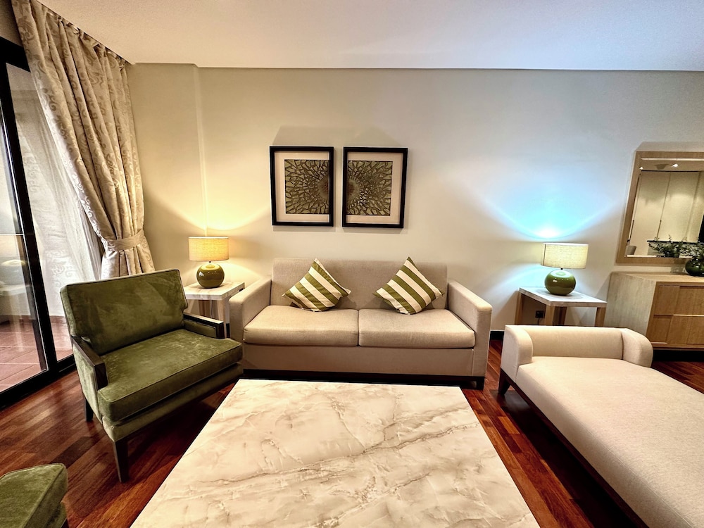Lux BnB I Palm Jumeirah Resort I Palm Views