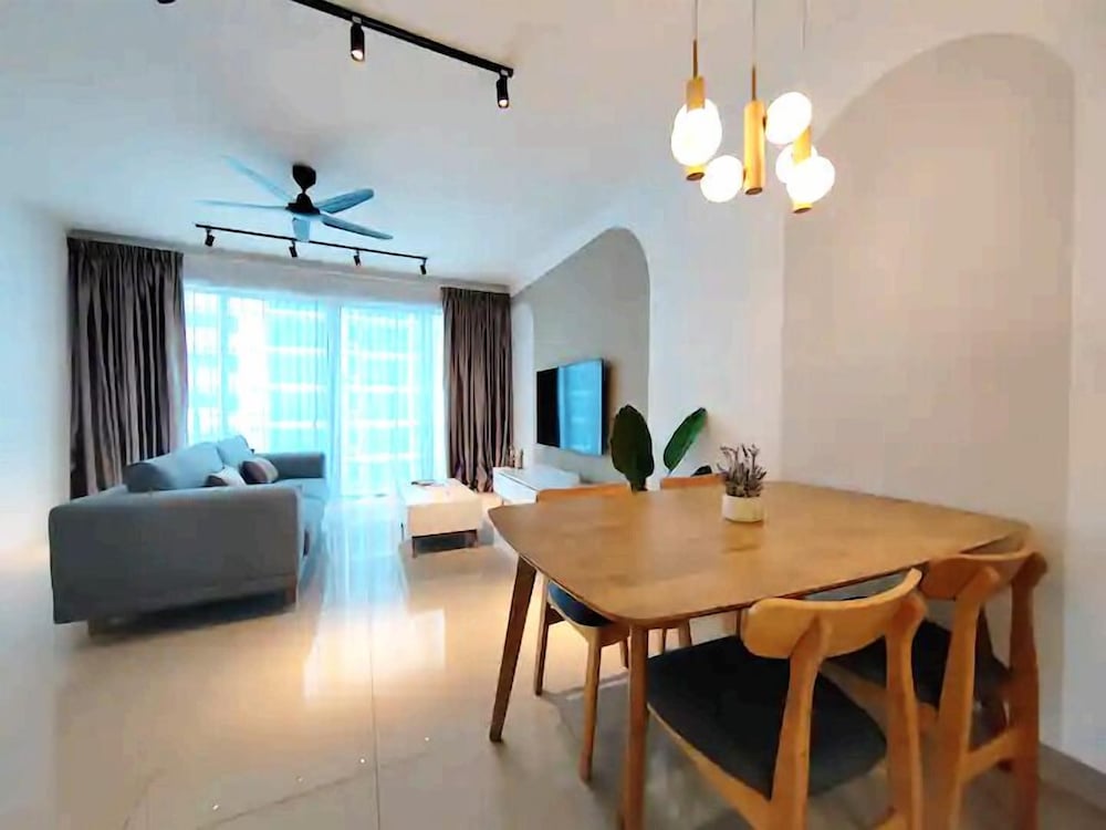 Trefoil @ Setia City Condotel
