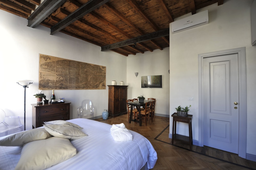 Rome Frattina 27
