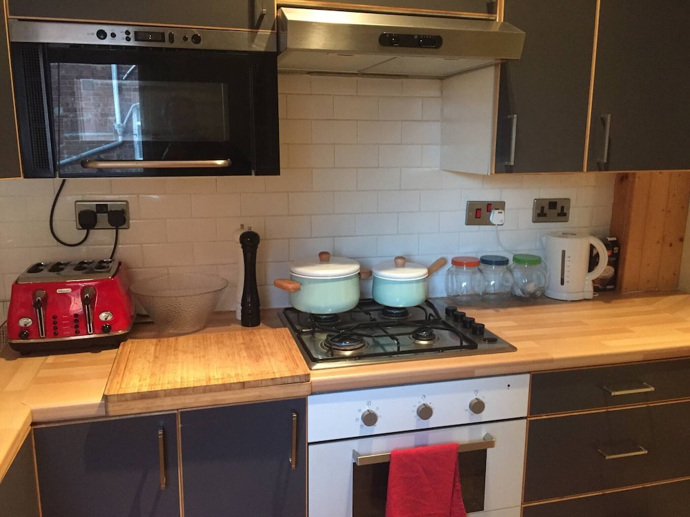 Charming 2 Bedroom Apartment in Gateshead, Close to Newcastle City Centre