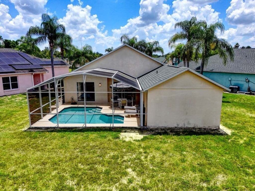Reserve Retreat - Gated 4br With Pool Near Disney 4 Bedroom Villa