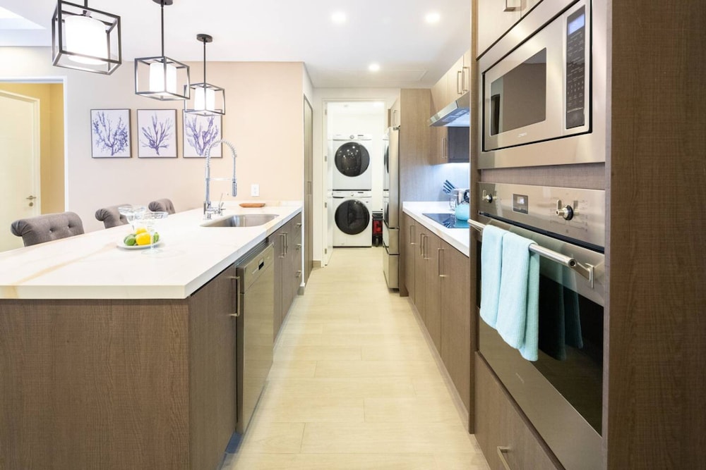 Beachy Condo - 2BR 2B