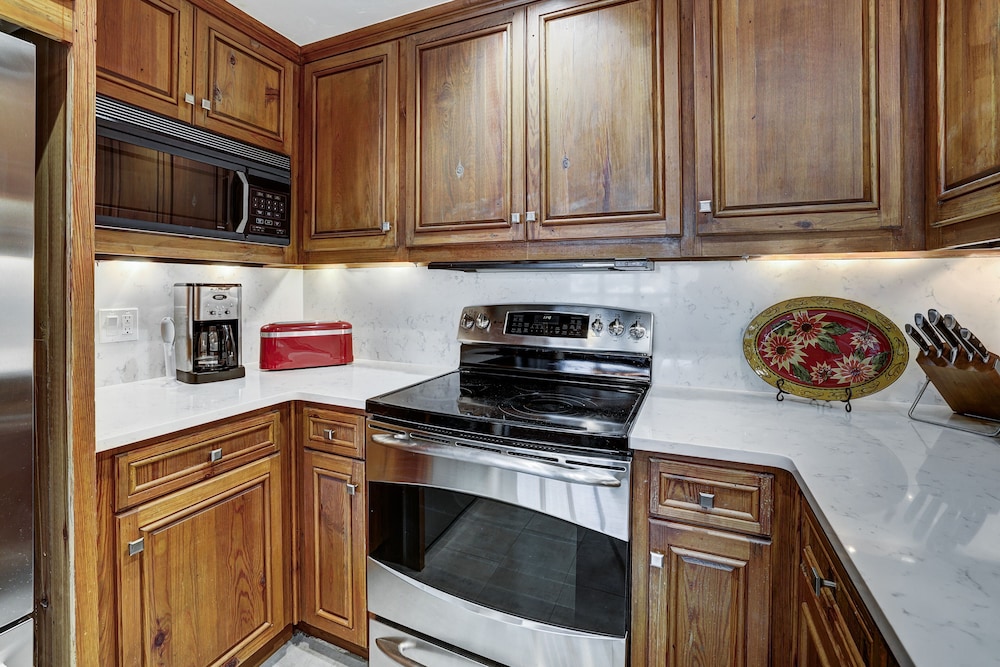 Stunning Views - Renovated Condo In Pines Lodge 2 Bedroom Condo