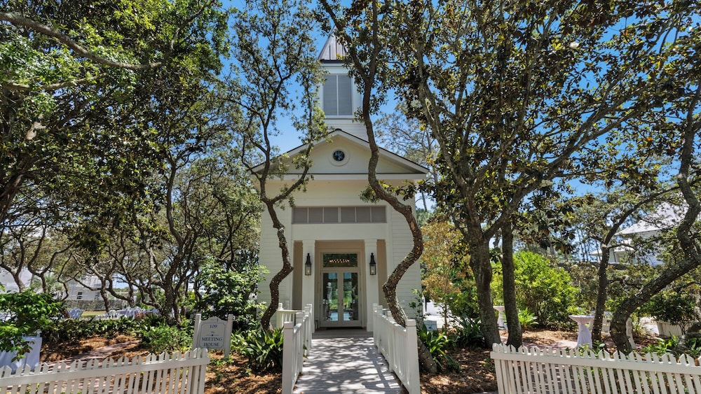 Lakefront Haven in Carillon Beach