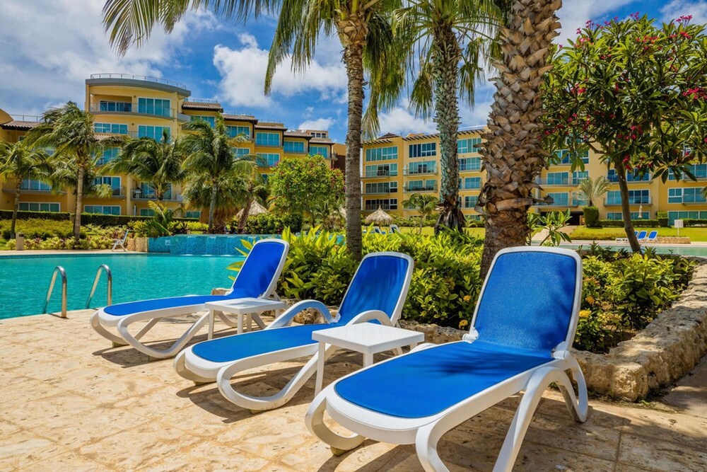 2BR 3BA Condo on Eagle Beach w Amazing Amenities