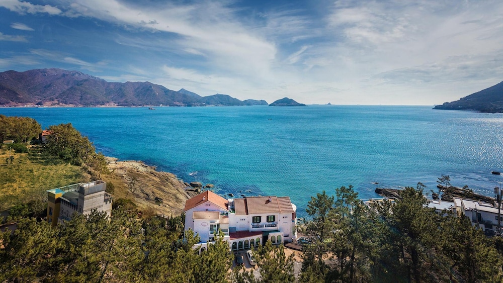 Namhae Opera House Pension