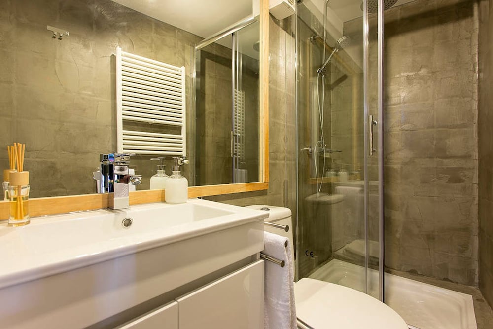 Contemporary by Apartments Alfama