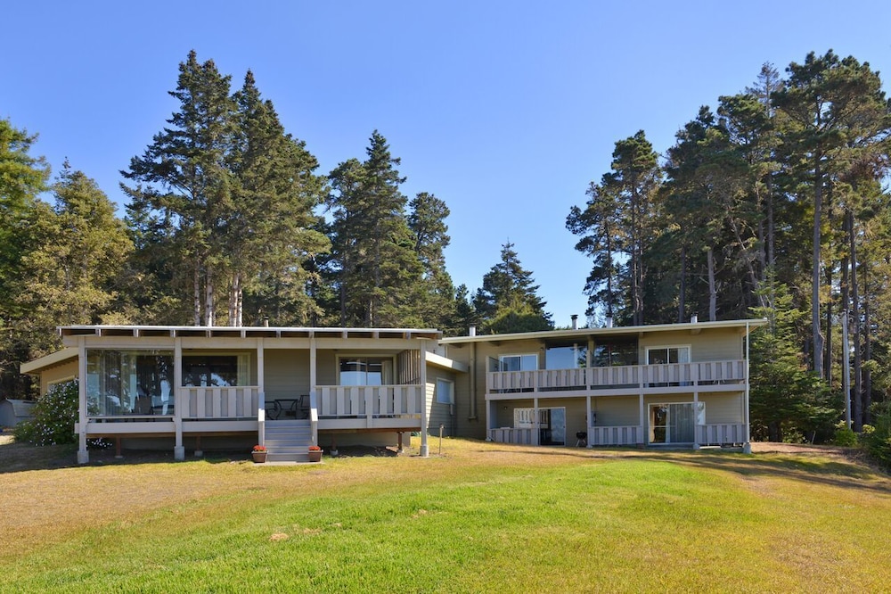 Fort Ross Lodge