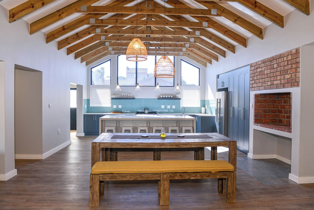 Bessie on Vondeling - Relax in Style at Bessie, Langebaan's Coziest Holiday Home