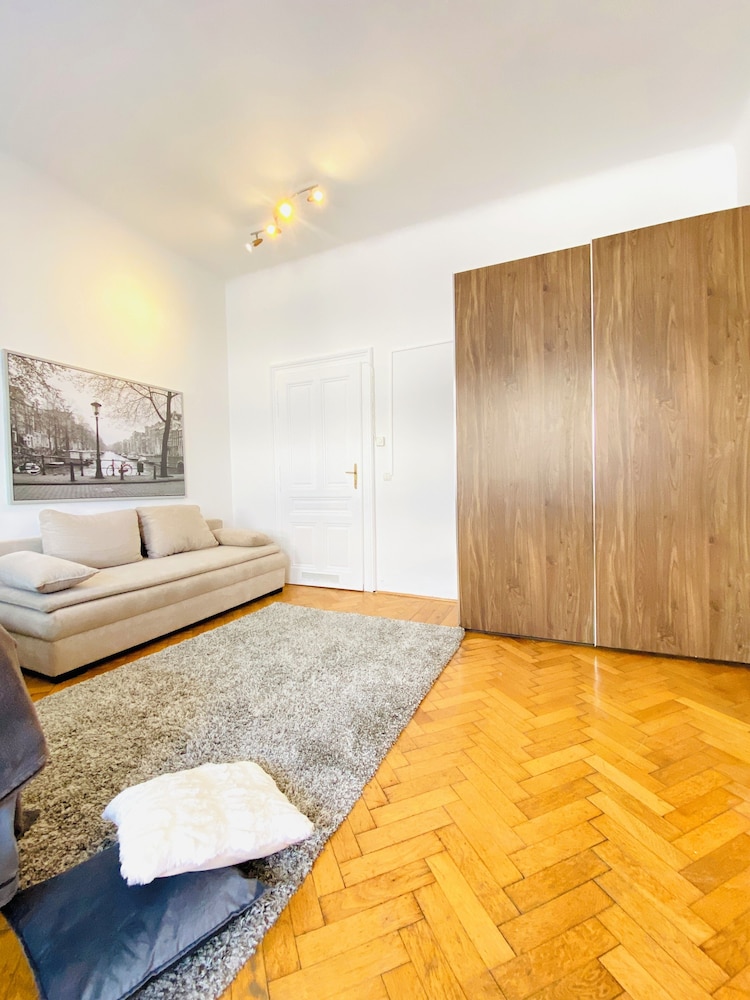 Cozy 2BR Apartment Near Westbahnhof
