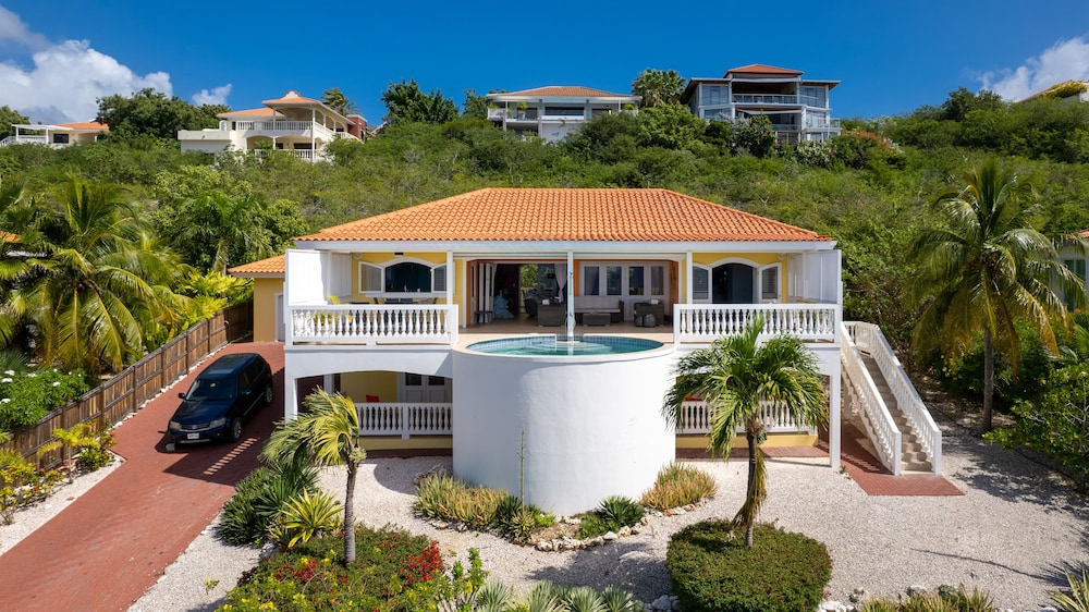Coral Estate Holidays
