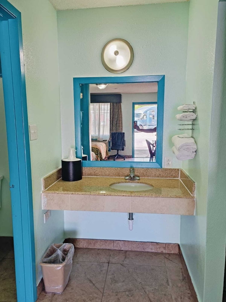 Budget Inn By OYO Edinburg Hwy 281