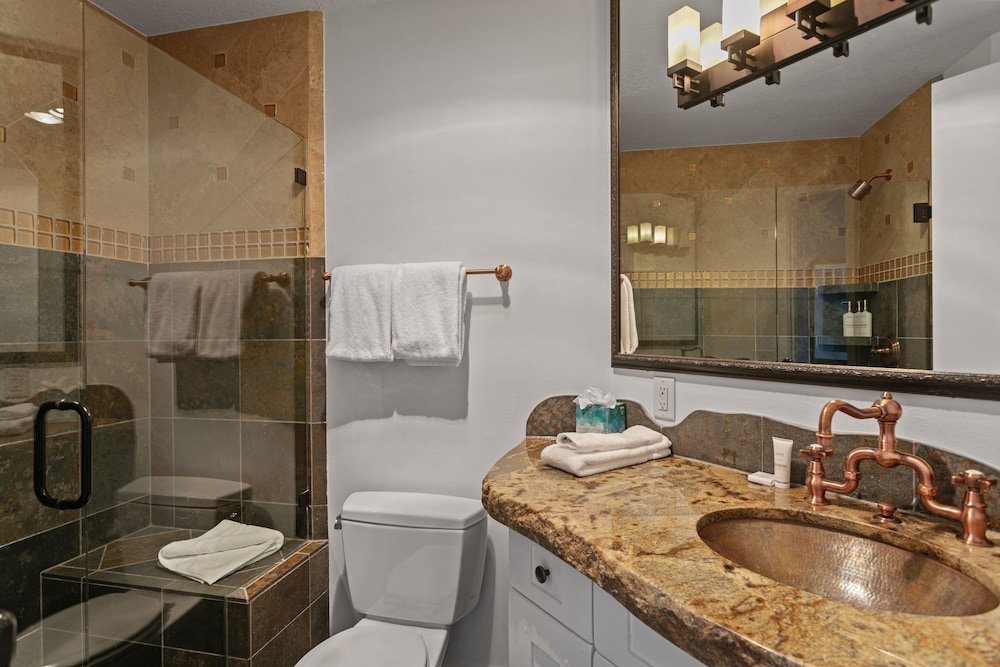 1688 - Five Bedroom with Hot Tub Pinnacle 5 Condo