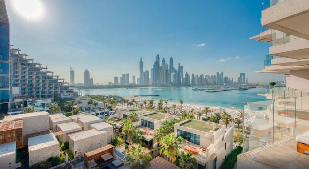 DXB - Five - 31302 - PJ