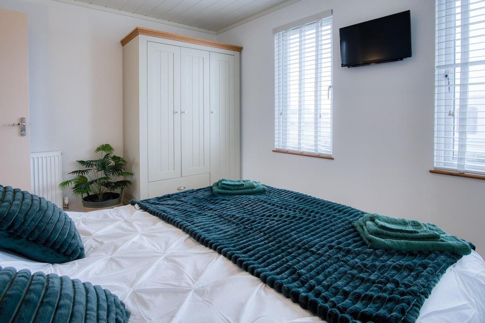 Swallow Lodge - 3 Bedroom Lodge - Wisemans Bridge