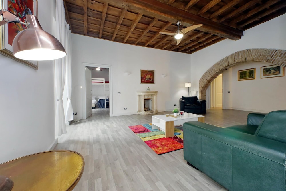 Luxury Navona Apartment
