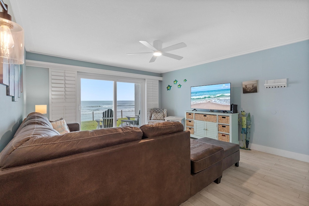 Colony Beach Club 101