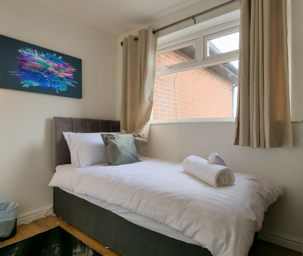 Spacious 5B Sunderland Home For Groups & Families