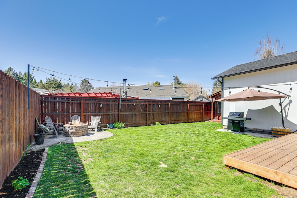 Family-friendly Home w/ Fire Pit in Bend!