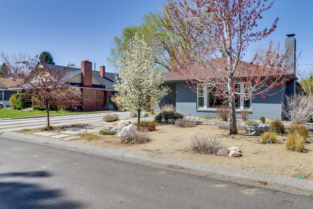 24 Mi to Slopes! Family Reno Home w/ Outdoor Oasis