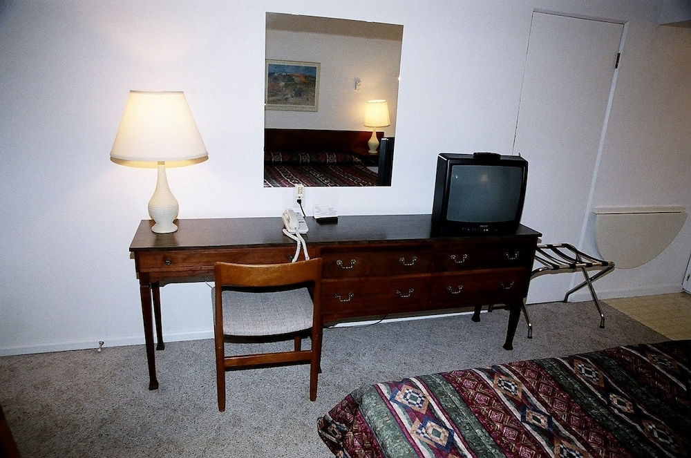 Royal Lodge Motel - Image 4