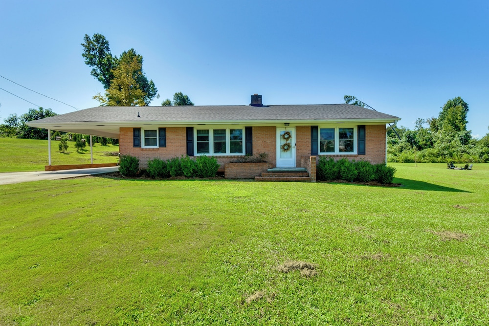 8 Mi to Clemson: Peaceful Family Home w/ Yard