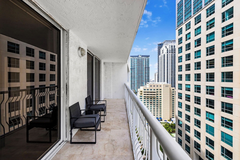 Chic Condo in Brickell Pool & Gym