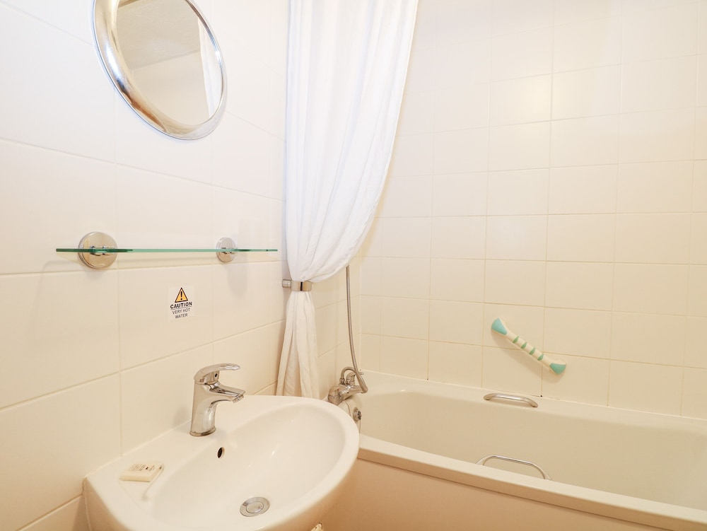 Flat 33 - Marine Court