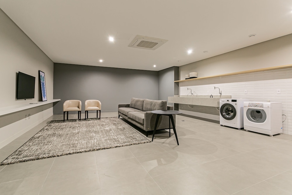 Studios Tower by Viva - Prédio com piscina e estacionamento no centro de Floripa