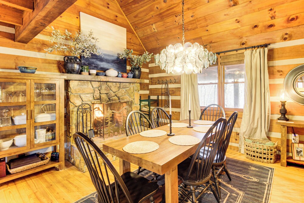 3 Mi to Dtwn Ellijay: Tree-lined Cabin w/ Deck!